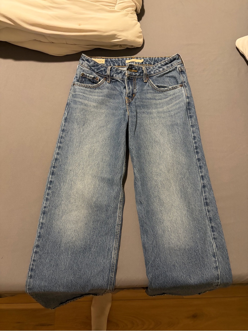 Levi's low loose jeans